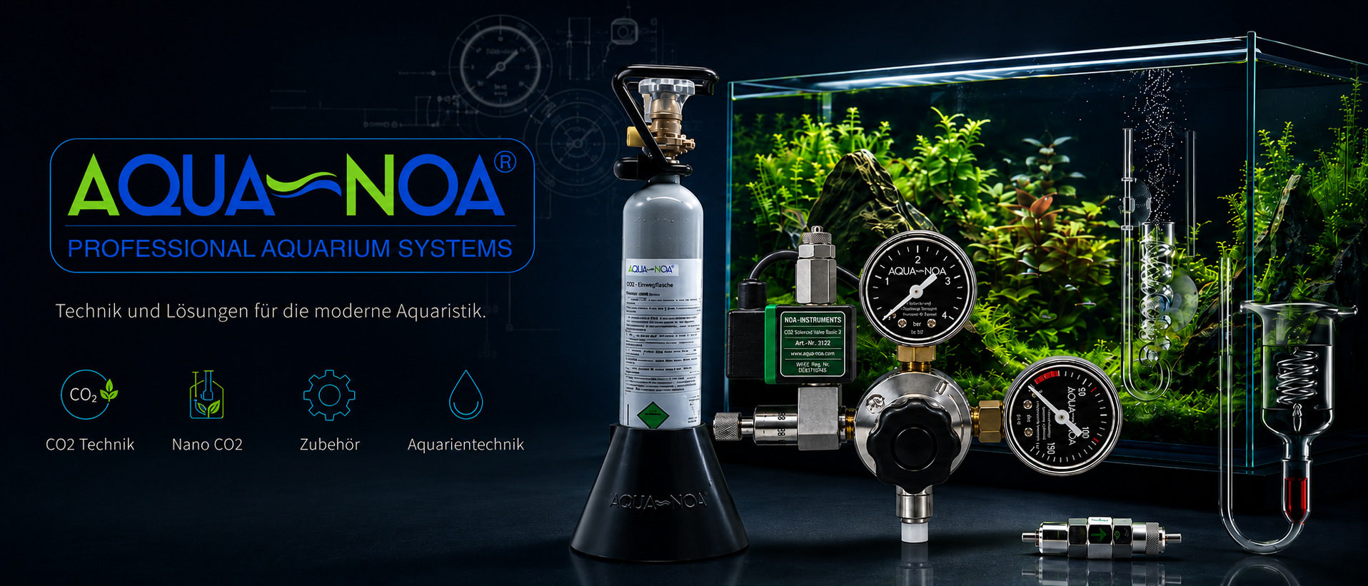 AQUA-NOA Markenbanner mit CO₂-Flasche, Druckminderer und Aquarientechnik vor einem bepflanzten Aquarium